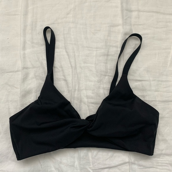 Ruched sports bra and Twist front bralette - Picture 6 of 12